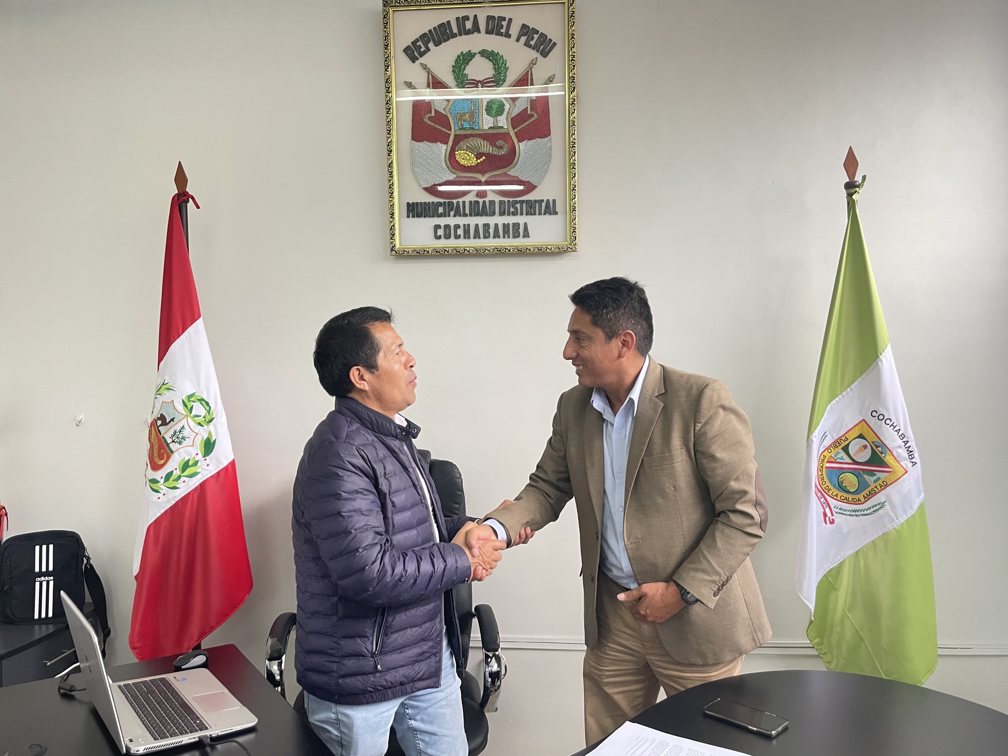 Archivo fotográfico de la reunión entre el alcalde de Cochabamba y los funcionarios de ElectroNorte.