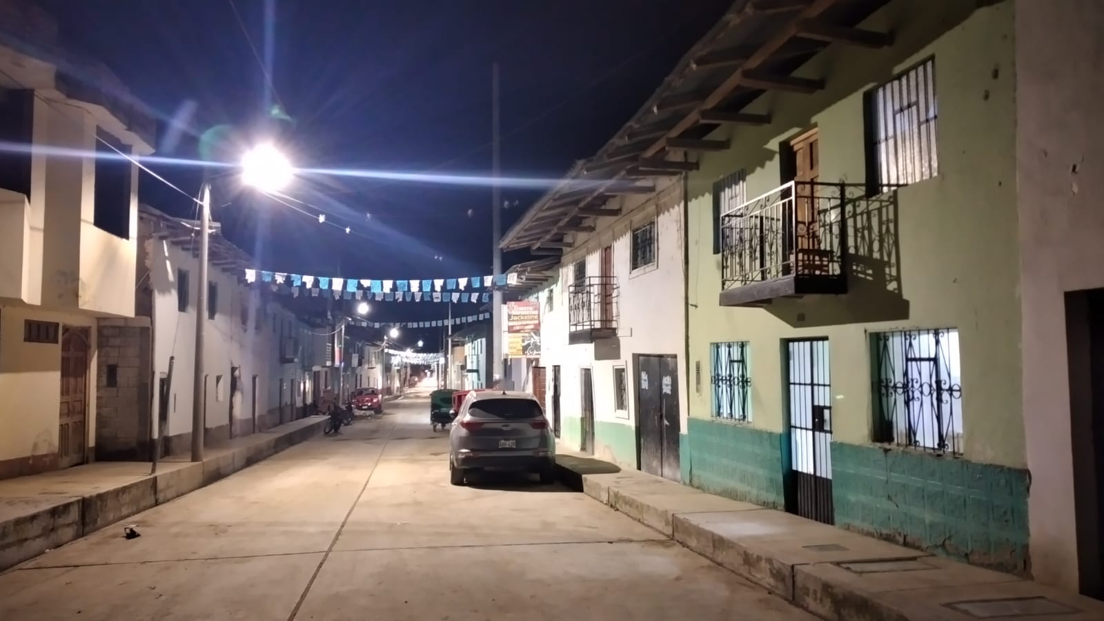 Archivo fotográfico de la colocación de iluminación led en diferentes puntos de la ciudad.