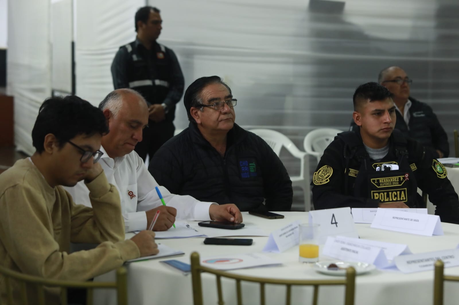Los asistentes tomaron nota de la información dada por los ponentes