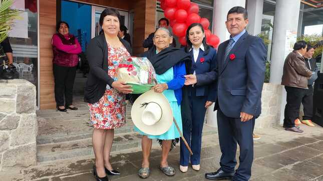 ENTREGA DE CANASTAS A MADRES HUAMBINAS
