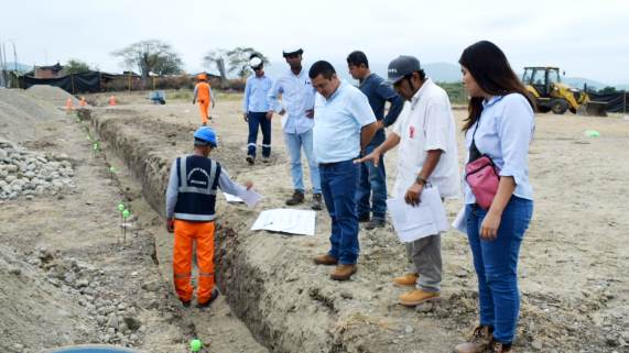 GORE supervisa avance de la construcción del polideportivo de Yapatera (Chulucanas)
