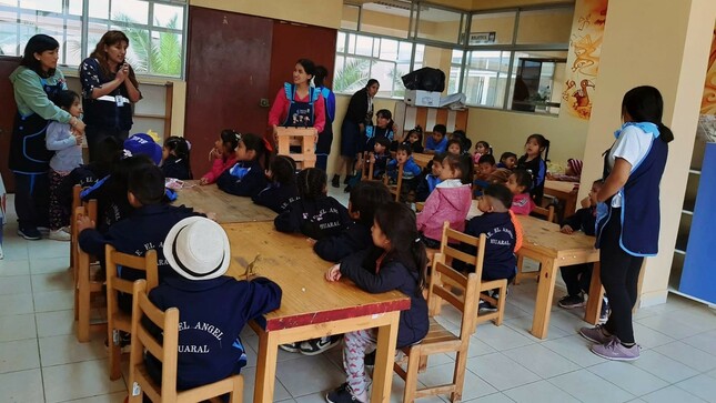 Delegación del colegio "El Ángel Macatón" participó del "Tours Lúdico Biblioteca Huaral Lee"