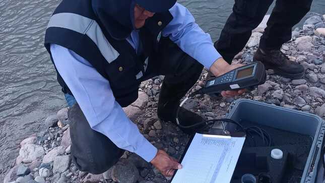 PERPG realiza monitoreo permanente de la calidad de agua del embalse de pasto grande ante caída de cenizas del volcán Ubinas