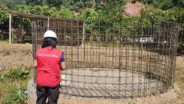 La Contraloría General alertó un posible perjuicio económico de S/ 2 350 606 para la Municipalidad Distrital de Río Negro, en Junín, a consecuencia de la inejecución de la obra de Mejoramiento y ampliación del servicio de agua potable y alcantarillado en 17 localidades de dicha jurisdicción, ubicada en la provincia de Satipo. El proyecto, cuyo presupuesto es de S/ 23 506 068, se encuentra paralizado desde el 2021 y actualmente en proceso de arbitraje.