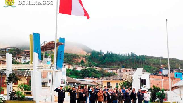 Día de la Bandera en Huambos