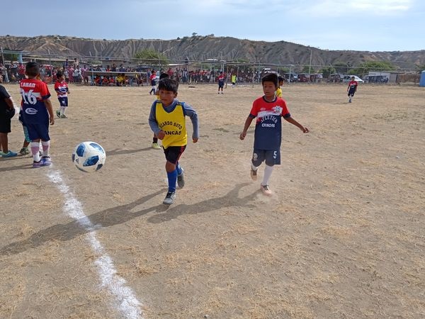 Se inició el campeonato de niños "Creciendo con el fútbol" en Cancas