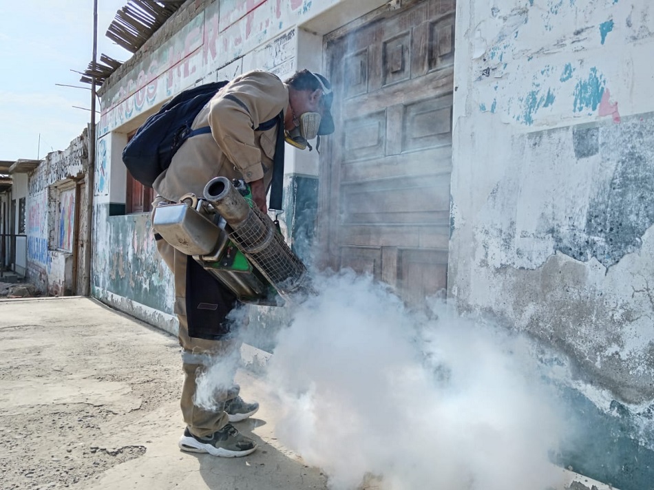 Fumigan cerca de 3,000 viviendas en Canoas de Punta Sal