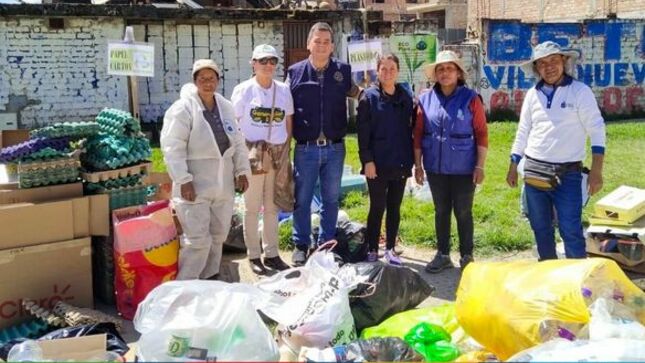 La Municipalidad Provincial de  Cajamarca, viene recorriendo diferentes puntos de la ciudad con diferentes campañas de reciclaje que ayuden a cuidar el medio ambiente. 
📦Esta gran reciclatón recaudó más 756.35 kilos. Agradecemos la participación de vecinos, comerciantes e instituciones educativas: Semillitas, Yachaywasi, El Manantial, Hospital Regional de Cajamarca y Rotary Club, por su compromiso con el medio ambiente. 
¡Reciclar es más que una acción, es valorar de la Responsabilidad por preservar los recursos naturales!
