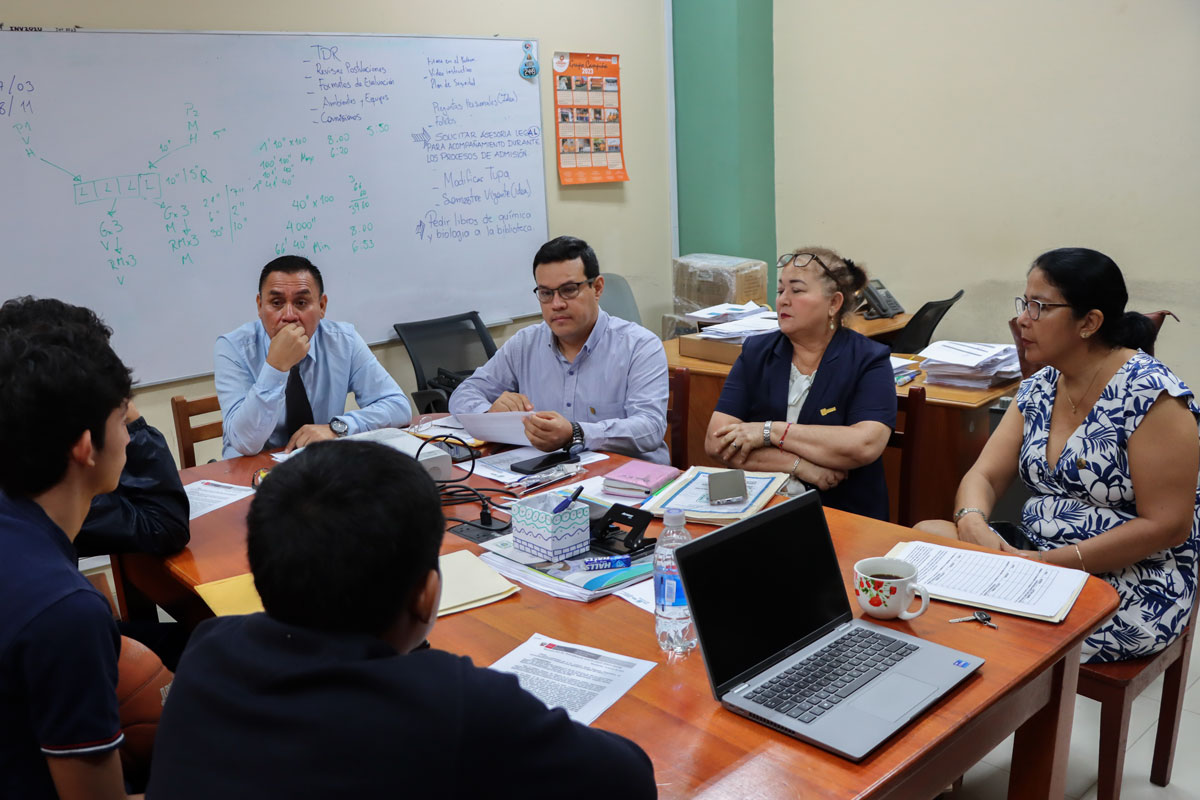 La Comisión Central de Admisión de la UNSM en revisión de documentos presuntamente falsos