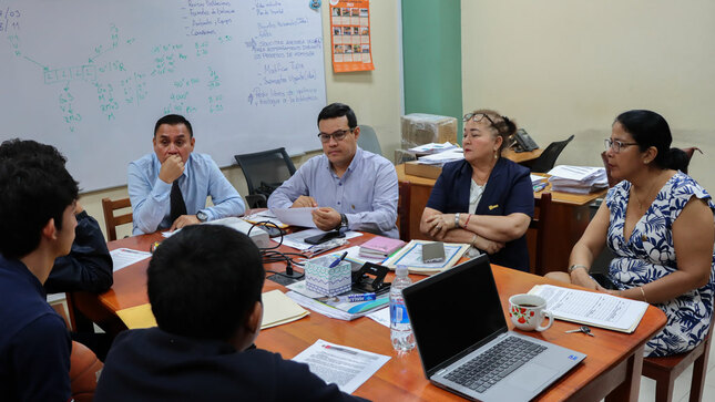 La Comisión Central de Admisión de la UNSM en revisión de documentos presuntamente falsos