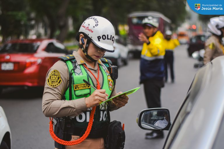 Personal de la Subgerencia de Transporte y Vialidad, realizó un nuevo operativo de tránsito con el objetivo de hacer respetar las zonas rígidas donde vehículos se estacionan de manera irregular obstaculizando la libre circulación y entorpeciendo el tráfico. 🚫🚗🚎