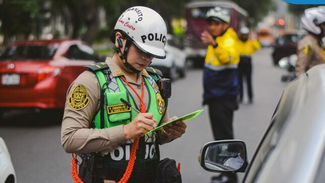 Personal de la Subgerencia de Transporte y Vialidad, realizó un nuevo operativo de tránsito con el objetivo de hacer respetar las zonas rígidas donde vehículos se estacionan de manera irregular obstaculizando la libre circulación y entorpeciendo el tráfico. 🚫🚗🚎