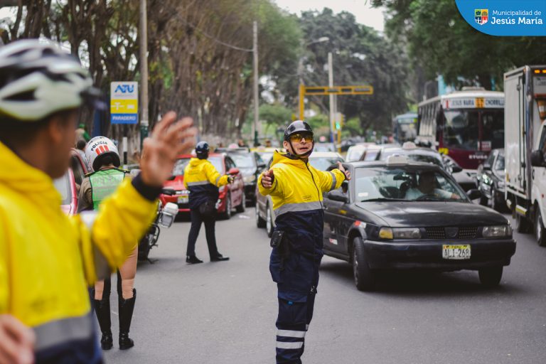 Personal de la Subgerencia de Transporte y Vialidad, realizó un nuevo operativo de tránsito con el objetivo de hacer respetar las zonas rígidas donde vehículos se estacionan de manera irregular obstaculizando la libre circulación y entorpeciendo el tráfico. 🚫🚗🚎