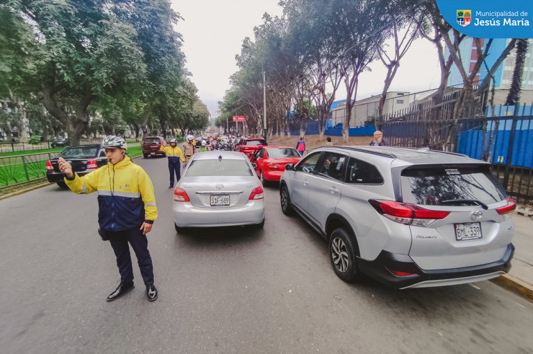 Personal de la Subgerencia de Transporte y Vialidad, realizó un nuevo operativo de tránsito con el objetivo de hacer respetar las zonas rígidas donde vehículos se estacionan de manera irregular obstaculizando la libre circulación y entorpeciendo el tráfico. 🚫🚗🚎