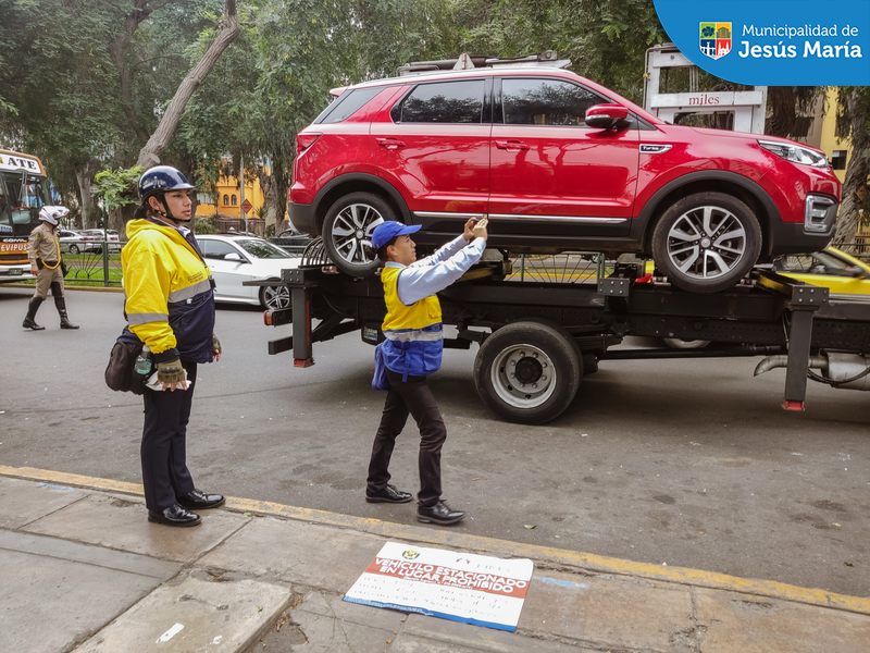 Personal de la Subgerencia de Transporte y Vialidad, realizó un nuevo operativo de tránsito con el objetivo de hacer respetar las zonas rígidas donde vehículos se estacionan de manera irregular obstaculizando la libre circulación y entorpeciendo el tráfico. 🚫🚗🚎