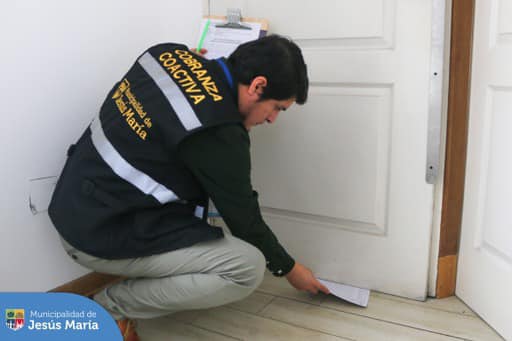 👉 Con el objetivo de mejorar el cumplimiento de las obligaciones tributarias, la Subgerencia de Recaudación Tributaria y Ejecutoria Coactiva realizó un eficiente operativo que consistió en visitar los domicilios de aquellos vecinos que tienen deudas pendientes para orientarlos y ayudarlos a mejorar su comportamiento de pago.