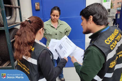 👉 Con el objetivo de mejorar el cumplimiento de las obligaciones tributarias, la Subgerencia de Recaudación Tributaria y Ejecutoria Coactiva realizó un eficiente operativo que consistió en visitar los domicilios de aquellos vecinos que tienen deudas pendientes para orientarlos y ayudarlos a mejorar su comportamiento de pago.