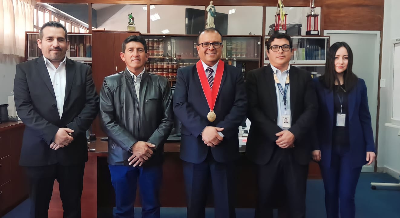 Reunión Ministerio Público y alcalde Mariano Bustamante