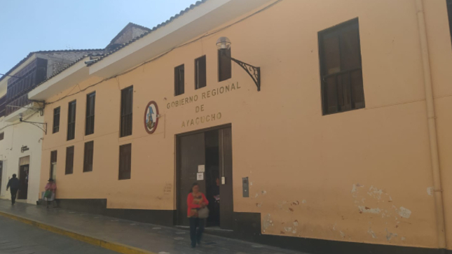 La Contraloría General advirtió al Gobierno Regional de Ayacucho que el expediente técnico del hospital de contingencia en la obra: “Mejoramiento y ampliación de los servicios de salud del hospital de apoyo de Puquio Felipe Huamán Poma de Ayala, distrito de Puquio, provincia de Lucanas”, se aprobó sin contar con estudios y especificaciones técnicas, situación que pone en riesgo la ejecución del Hospital de Contingencia.

