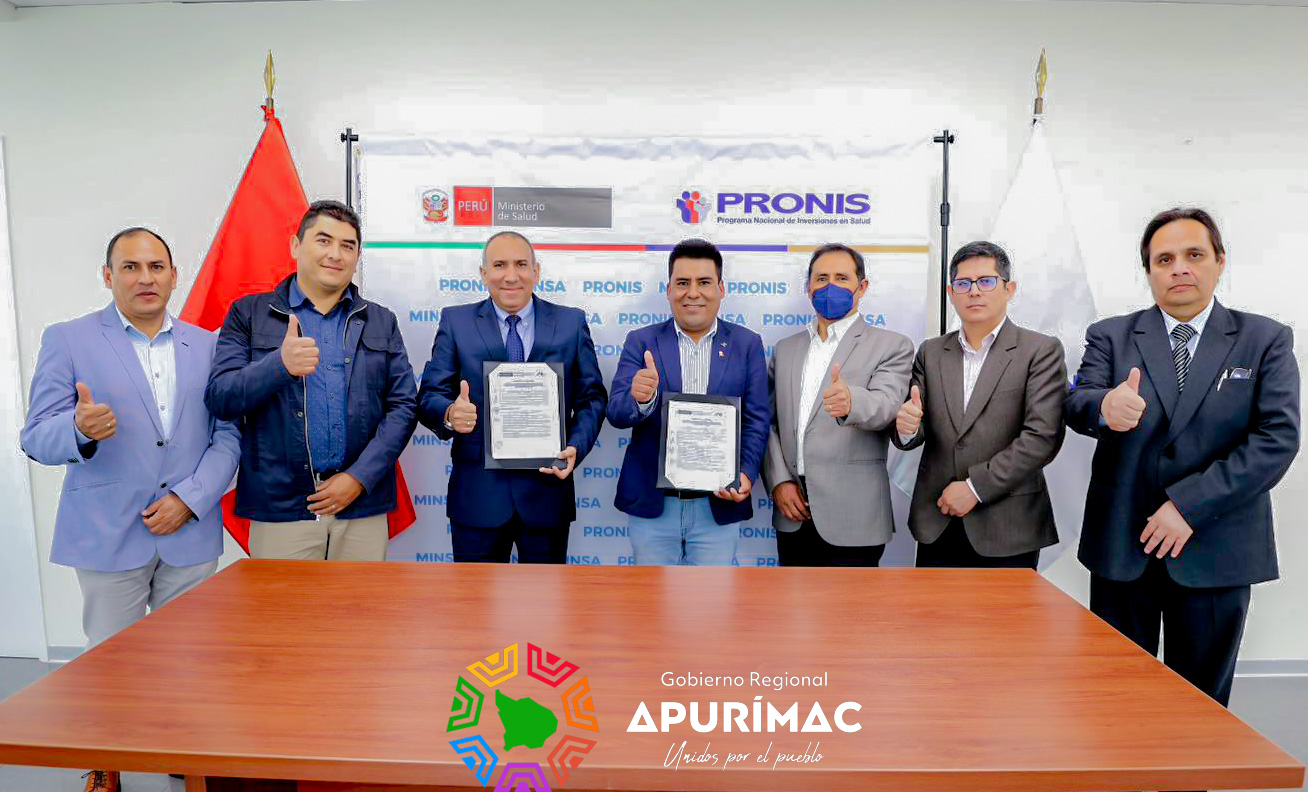 Gobernador Percy Godoy firma convenio con PRONIS para culminación de expediente técnico del nuevo hospital de Chincheros II-1