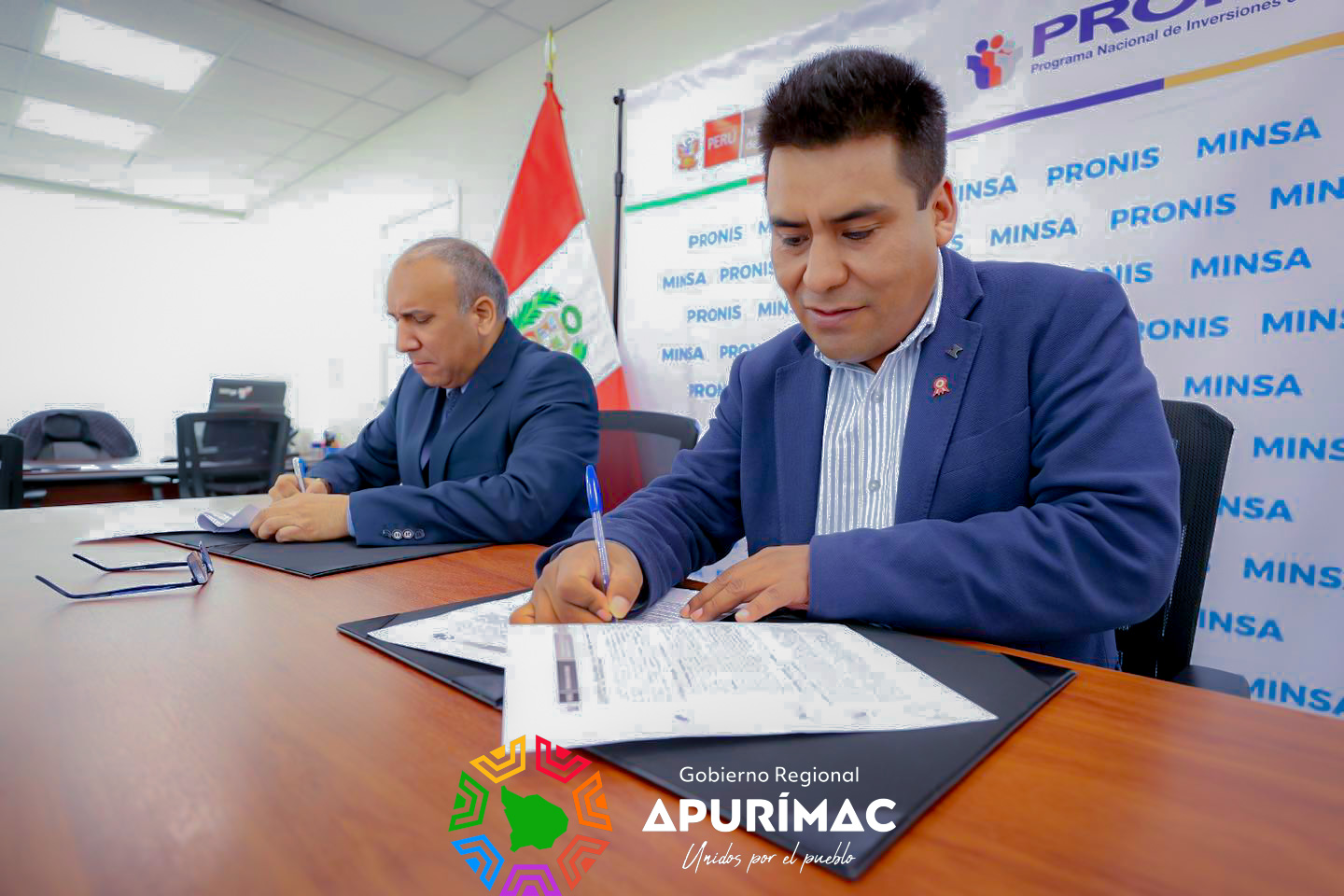 Gobernador Percy Godoy firma convenio con PRONIS para culminación de expediente técnico del nuevo hospital de Chincheros II-1