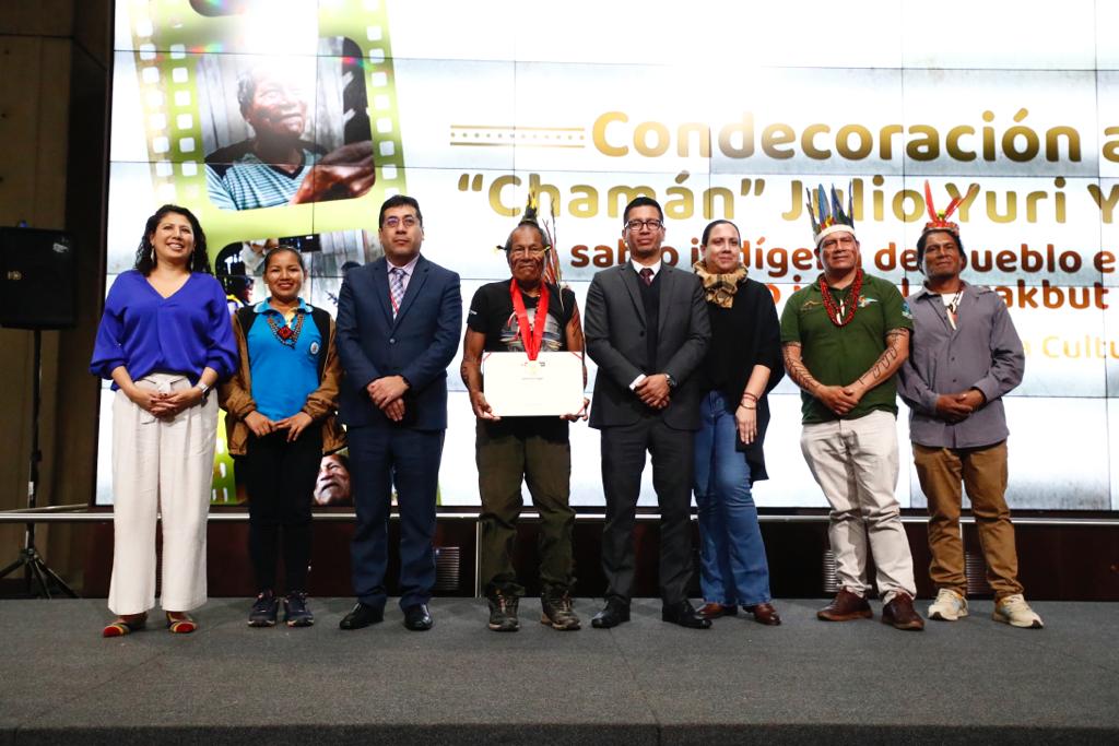 Cultura distingue a Julio Yuri, sabio indígena del pueblo Harakbut, en reconocimiento a práctica y trasmisión de conocimientos tradicionales