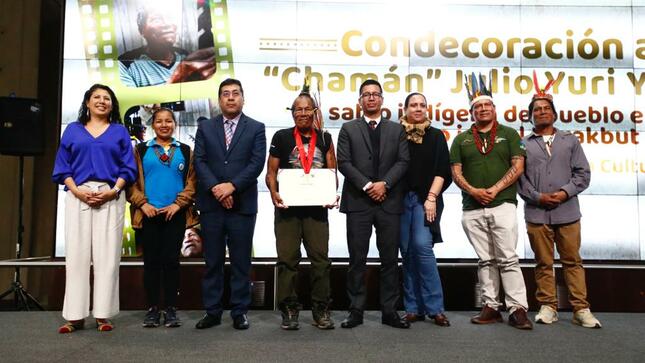 Cultura distingue a Julio Yuri, sabio indígena del pueblo Harakbut, en reconocimiento a práctica y trasmisión de conocimientos tradicionales
