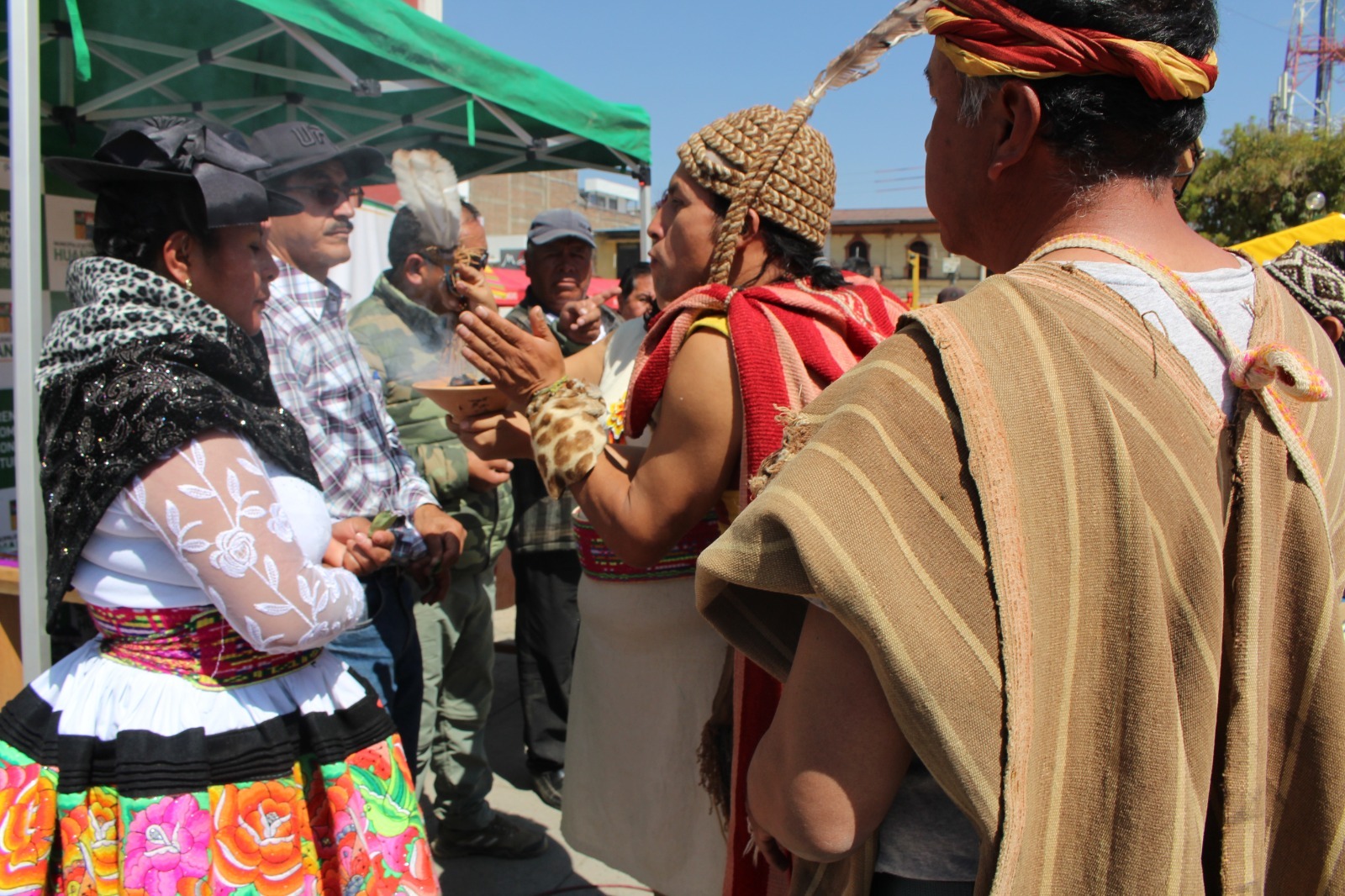 Reconocen con herramientas a campesinos de Marcavalle