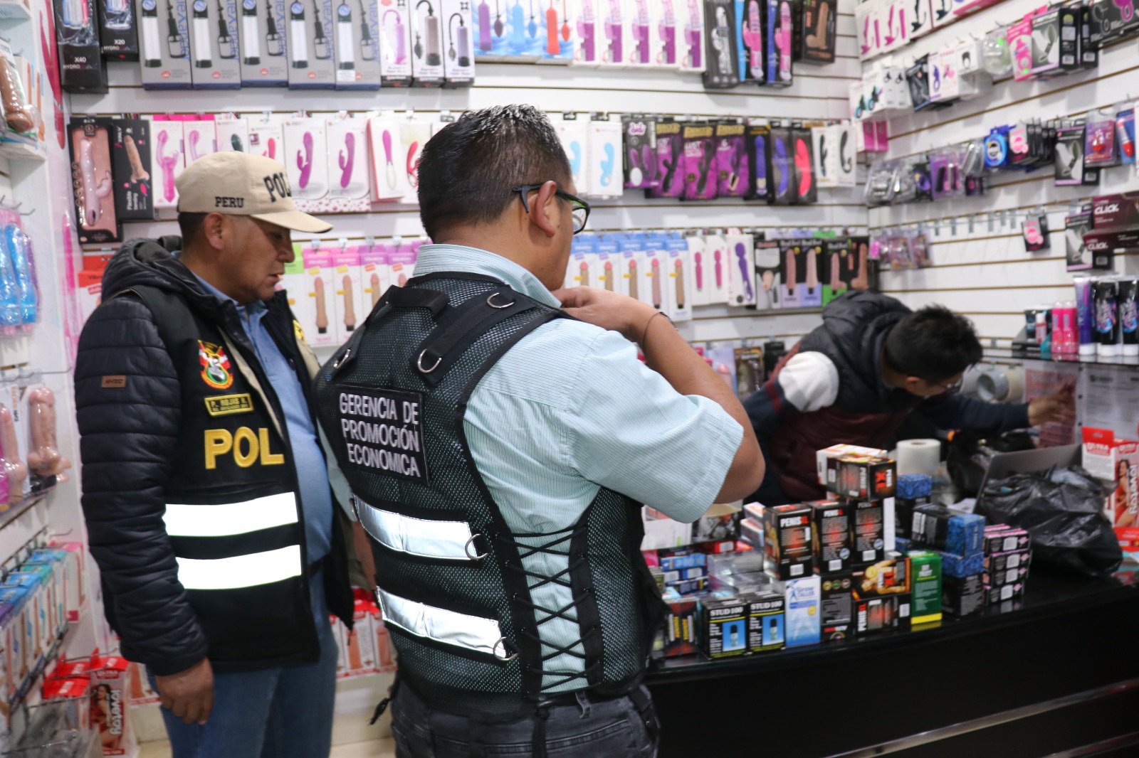 Incautan productos de 5
sexshops en el centro de Huancayo