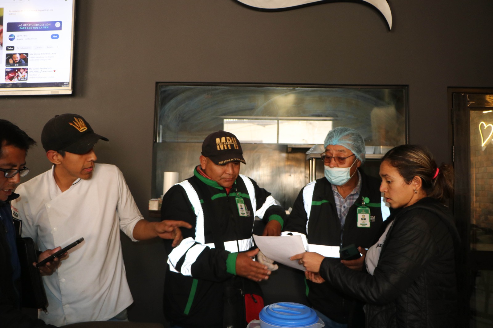 Multan a locales de comida por insalubridad