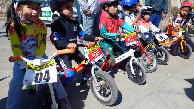 En campeonato de ciclismo infantil