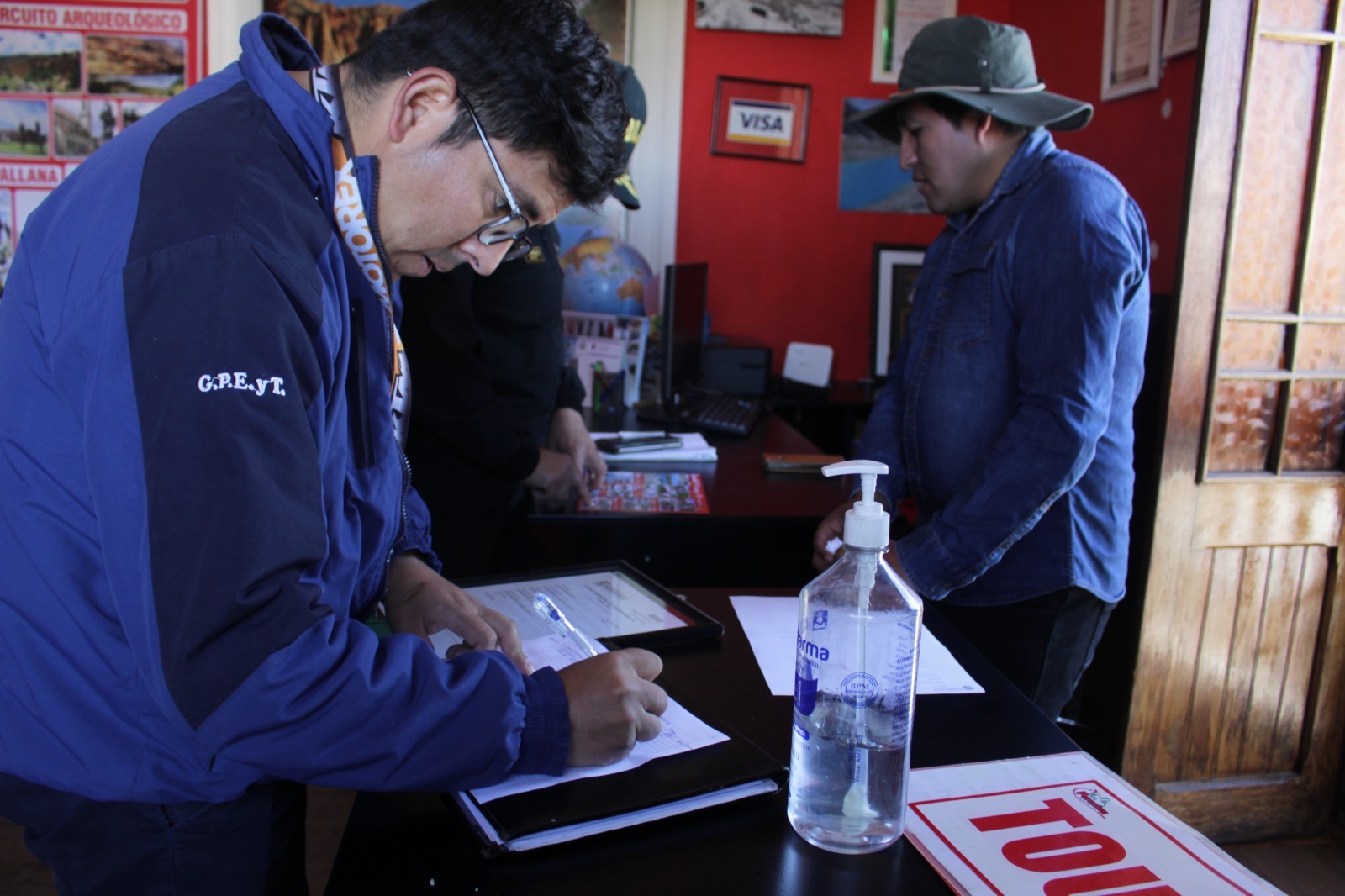 MPH y PNP verifican licencia de
funcionamiento de agencias de viaje