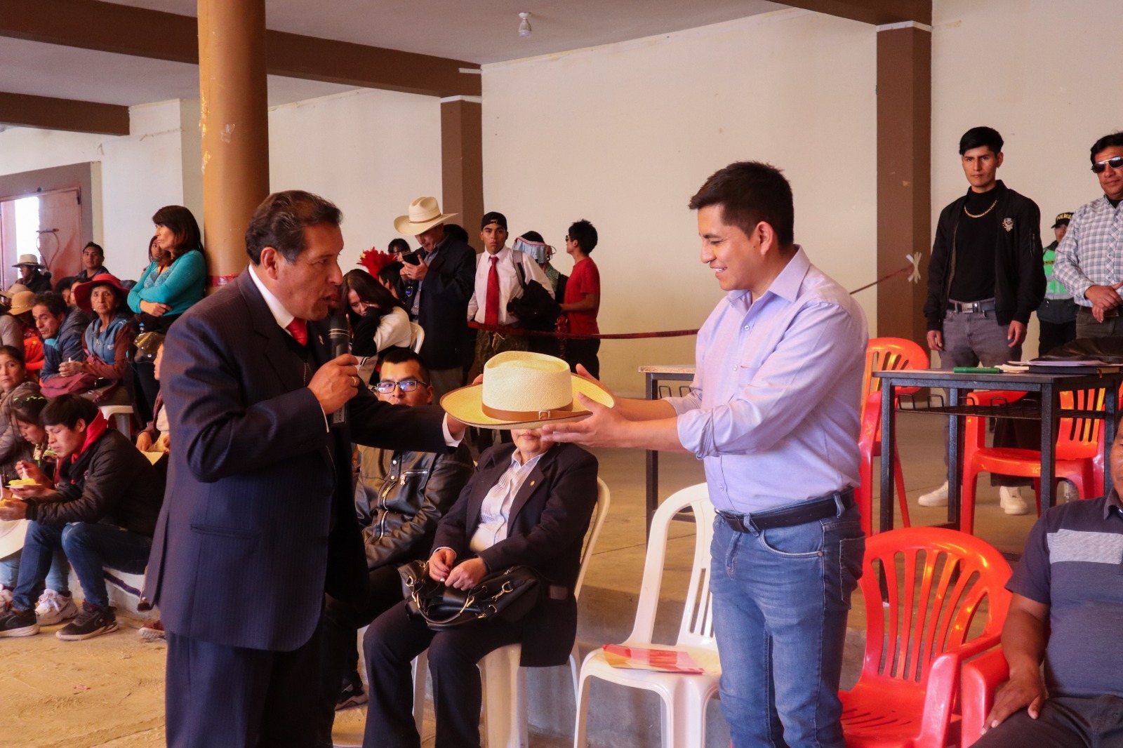Alcalde Dennys Cuba
anuncia obras para Sicaya