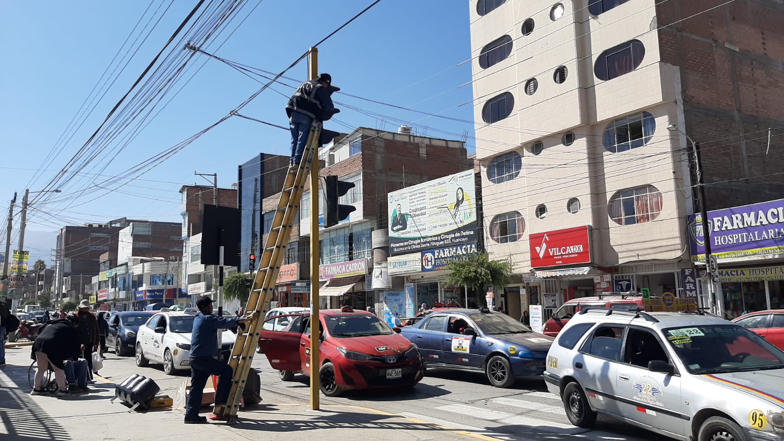El personal municipal realizó la implementación de semáforos vehiculares