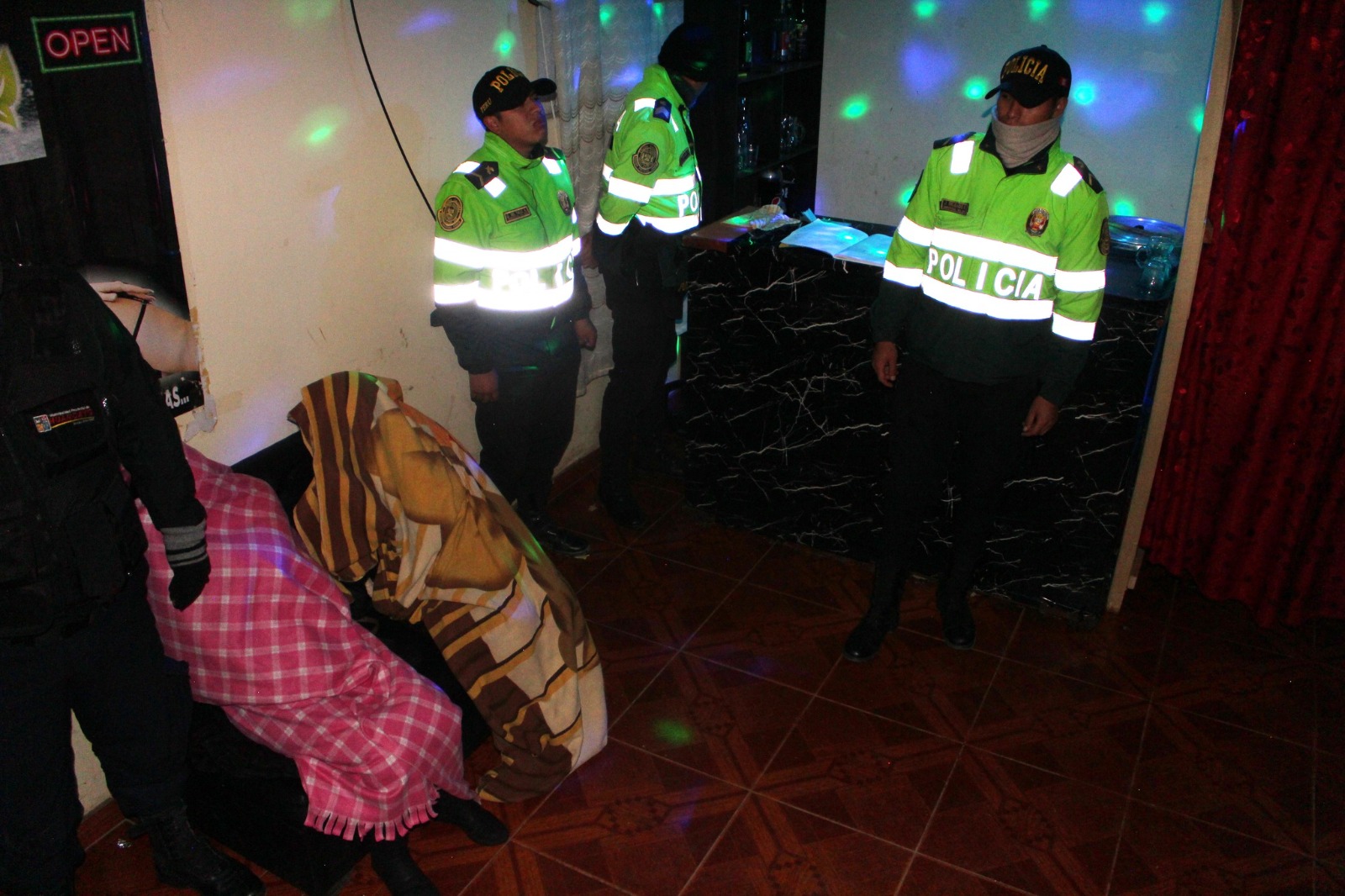 Detienen a más de 40 damas de compañía y auxilian a dos presuntos pepeados
