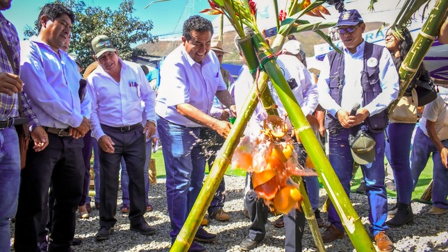 Alcalde provincial saluda con entusiasmo la inauguración de la feria Echarati 2023