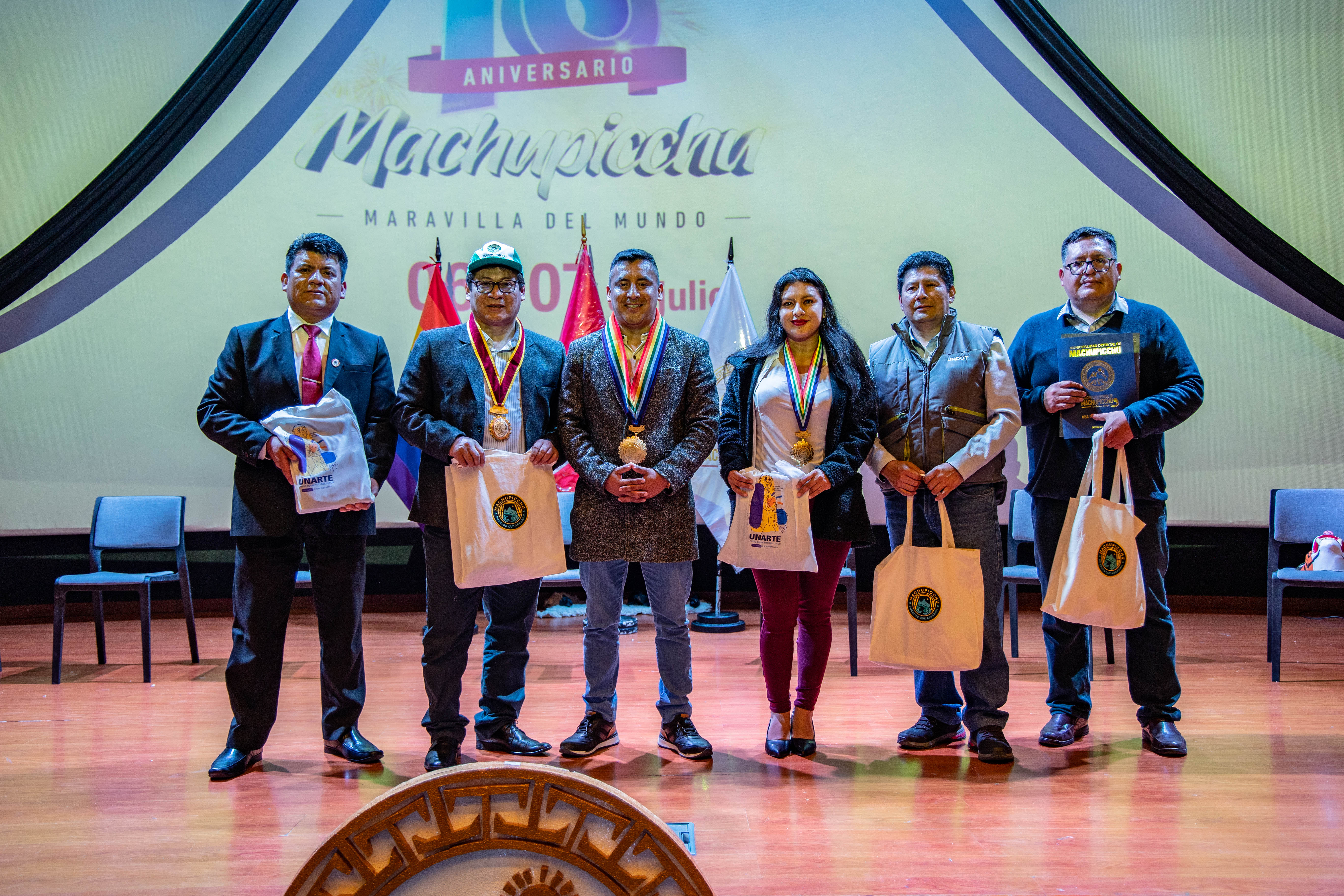 Autoridades y funcionarios de la UNADQTC y de la Municipalidad Distrital de Machupicchu