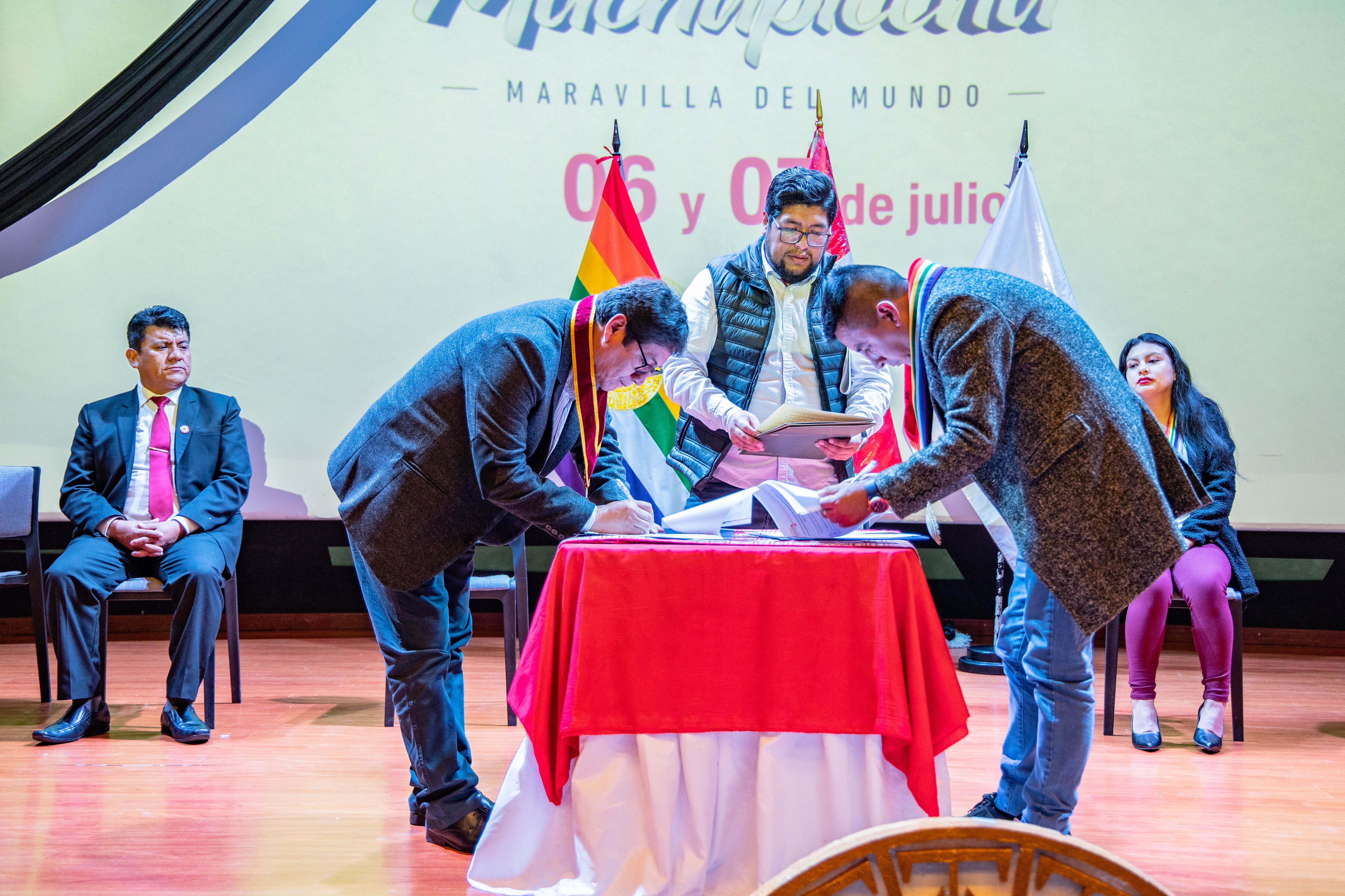 Momento de la firma.