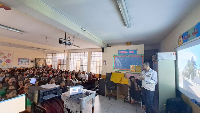 Presentamos diseño de la escuela permanente a comunidad educativa de la IE 1235 Unión Latinoamericana