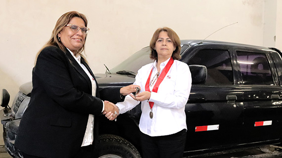 Presidenta de la Corte Superior de Justicia del Callao, Teresa Soto Gordon, entregó en donación tres vehículos (camionetas) dados de baja al Politécnico Nacional del Callao,