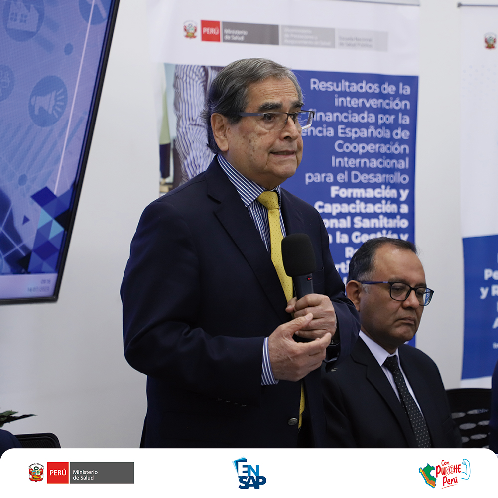 Director general de la ENSAP exponiendo los resultados y dando palabras de agradecimiento a los involucrados.