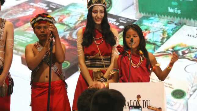 Niños exponen