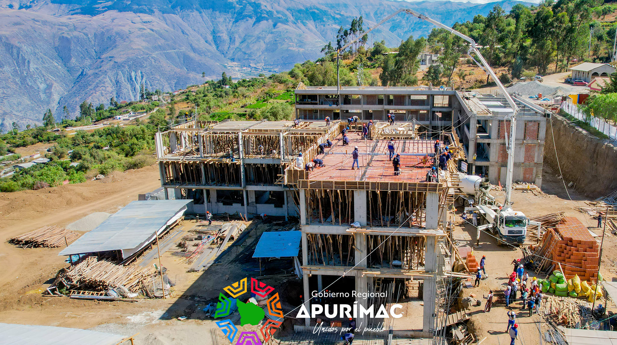 Avance imparable: realizan vaciado de concreto en tercer nivel de la nueva infraestructura de I.E. el Carmelo de Abancay