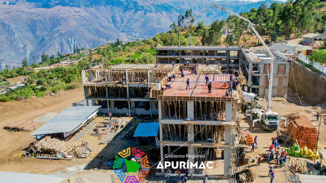 Avance imparable: realizan vaciado de concreto en tercer nivel de la nueva infraestructura de I.E. el Carmelo de Abancay
