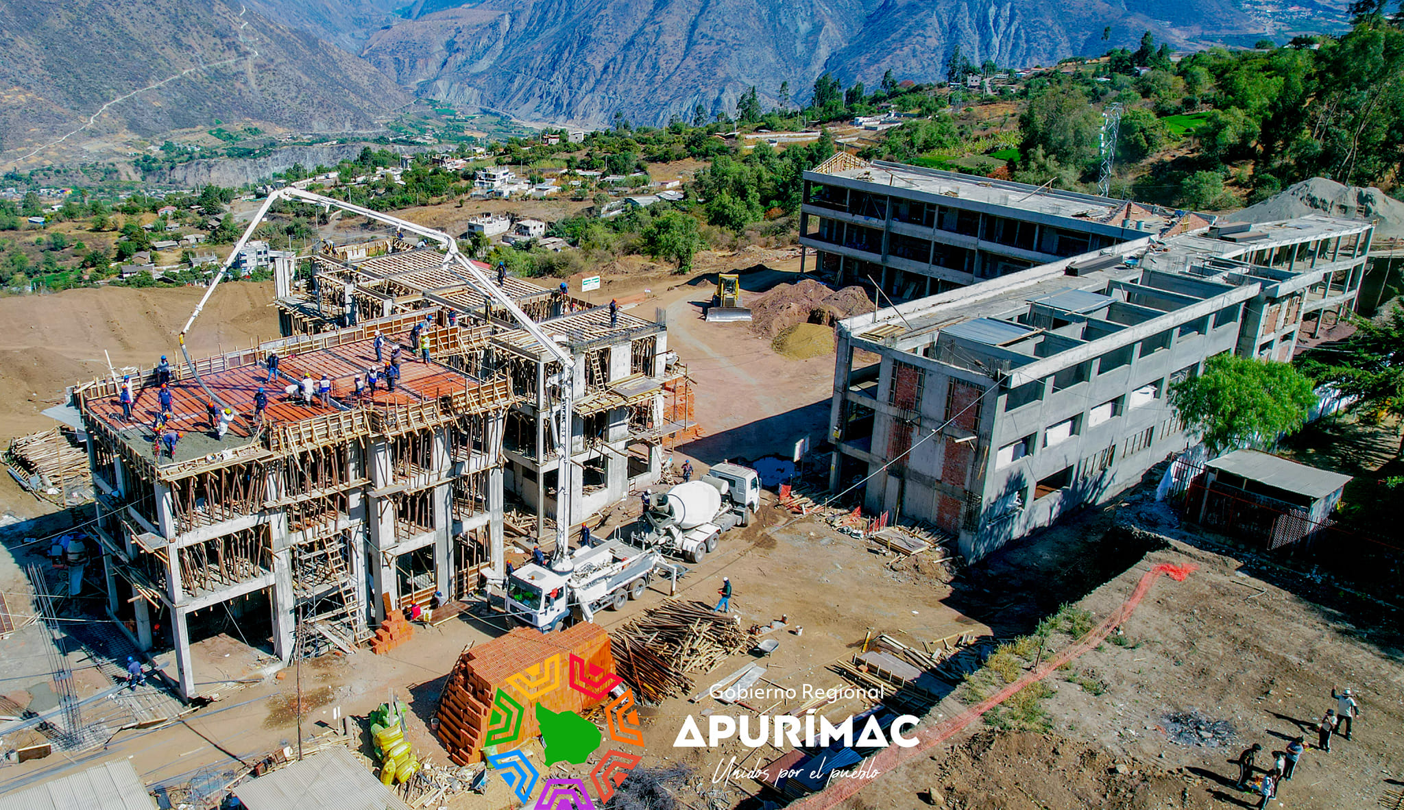 Avance imparable: realizan vaciado de concreto en tercer nivel de la nueva infraestructura de I.E. el Carmelo de Abancay