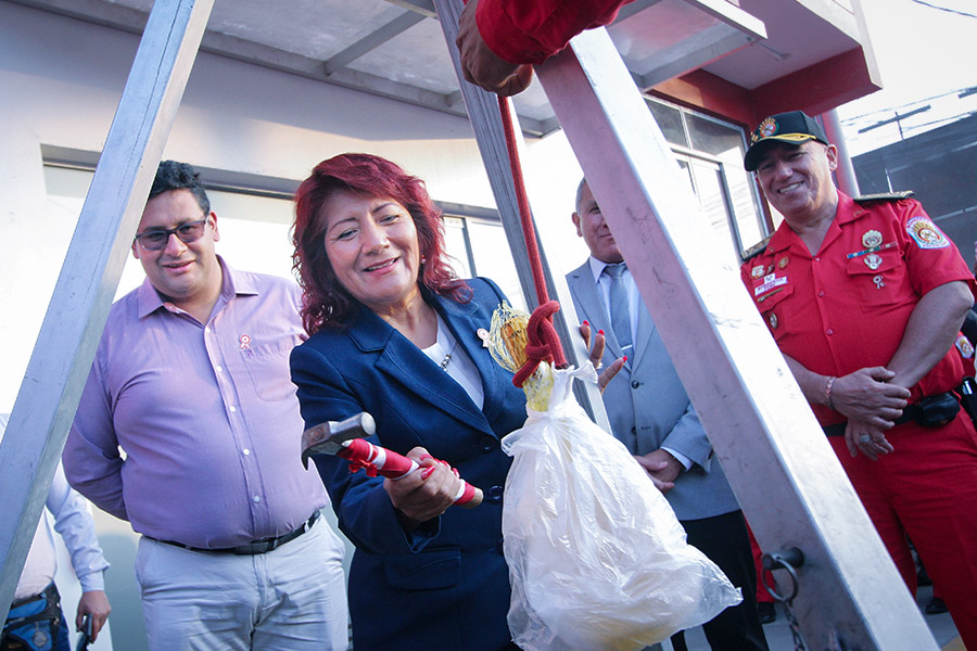 Gobernadora Rosa Vásquez inaugura obra: “Construcción de Compañía de Bomberos Salvadora n.° 44” en Huaral