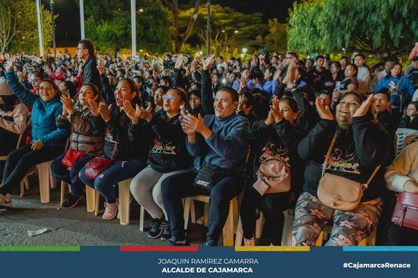 Cajamarquinos y turistas disfrutaron de un gran espectáculo organizado por la Municipalidad Provincial de Cajamarca y el Poder Judicial, esto con el objetivo de brindarle una cálida bienvenida a las 27 delegaciones que llegaron de todo el país al XII Festival de Danzas Folklóricas del Poder Judicial.
👉🏻Como parte del desarrollo de esta actividad, se pudo realizar la premiación a 3 delegaciones por su destacada participación en el pasacalle:
🥇1er lugar: Junín
🥈2do: Puno
🥉3er lugar: Cusco