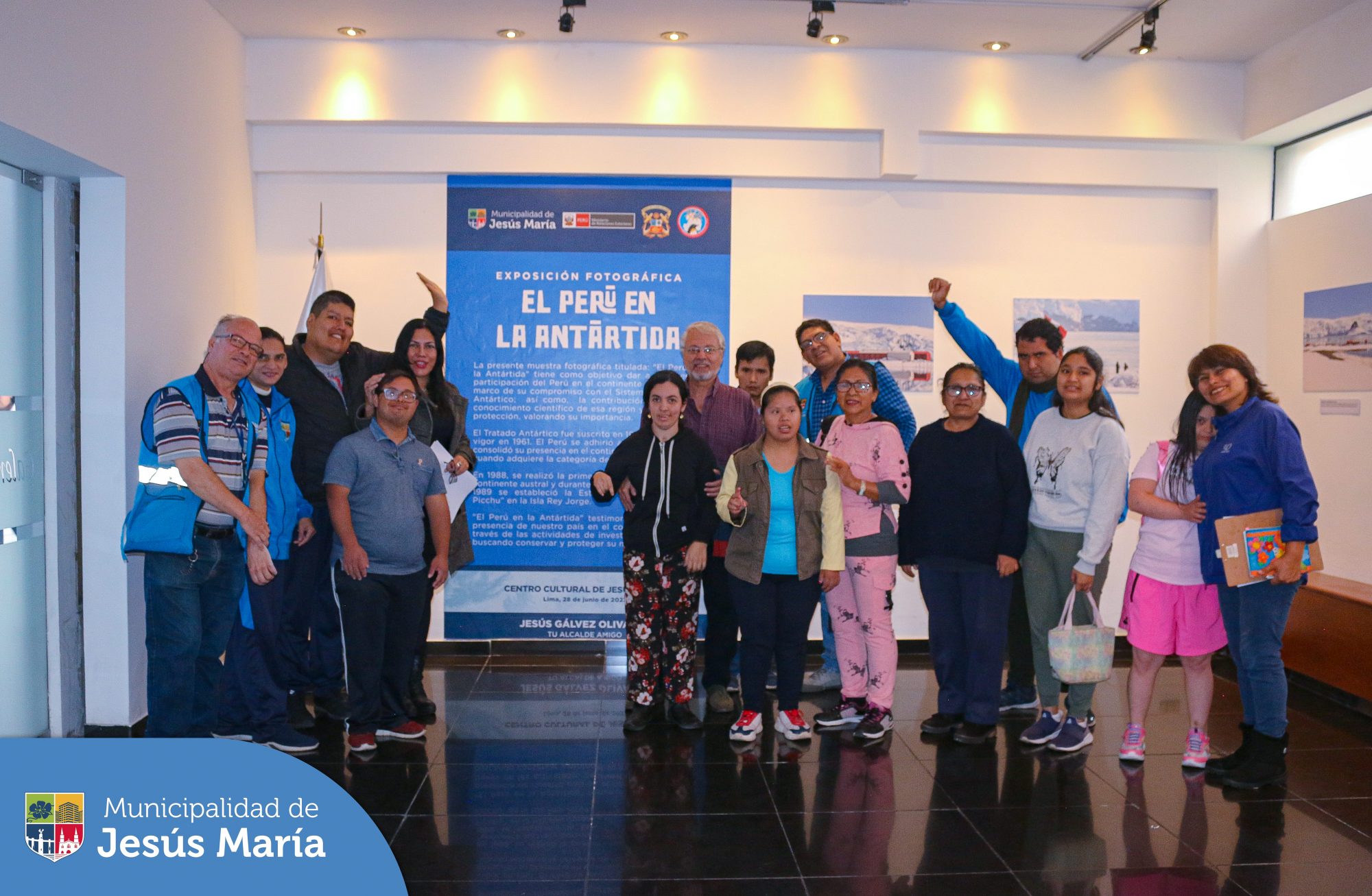 Promoviendo el fortalecimiento de la identidad cultural de nuestros niños y jóvenes de la Oficina Municipal de Atención a las Personas con Discapacidad, se organizó la visita a la exposición fotográfica 🖼️❄️ “El Perú en la Antártida”