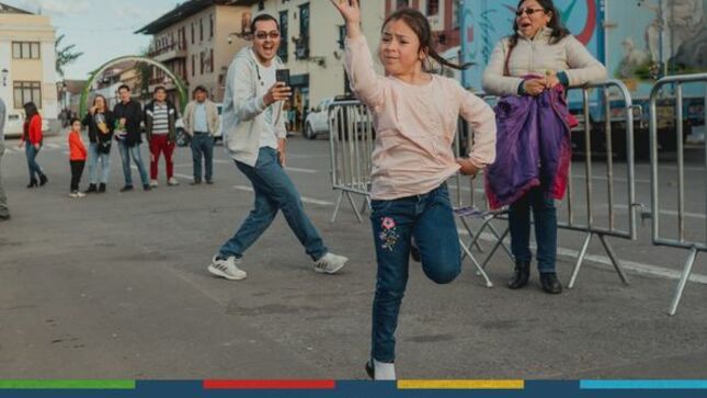 Decenas de cajamarquinos disfrutaron de una edición más del viernes cultural en la Plaza de Armas de Cajamarca.
🎊En esta oportunidad, celebramos los 37 años de fundación de la Escuela Superior de Formación Académica Mario Urteaga Alvarado, teniendo como cierre el lanzamiento oficial de Fuego - Las de Siempre, una agrupación femenina que busca revolucionar el mundo de la música en nuestra ciudad. 