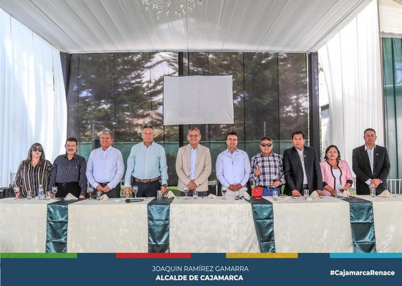 La Municipalidad Provincial de Cajamarca,  a través de la gerencia de Seguridad Ciudadana, brindó un merecido reconocimiento a todo el cuerpo del servicio de Serenazgo Municipal, al conmemorarse un años más de creación. 
🗣️Por su parte, el gerente Jorge Luis Salazar, mencionó que se vienen realizando mejoras dentro de la institución que permitan articular esfuerzos para seguir implementando la seguridad en toda la ciudad y saludó a cada uno de sus colaboradores por el incanzable esfuerzo que realizan.
👏🏻Nuestros regidores Jorge Rojas, Delia Tafur, Segundo Castañeda y Eugenio Cruzado, también estuvieron presentas para expresar su reconocimiento a cada uno de nuestros colaboradores y enfatizaron en su compromiso por seguir trabajando por Cajamarca.
🫡Gracias por su ardua laboral día a día para mantener una ciudad seguridad y brindando apoyo a quienes más lo necesita. 
Dato: Se premió al equipo de fútbol de la gerencia por haber obtenido el primer lugar en el campeonato interno de la MPC. 